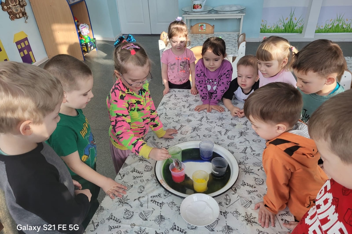 В мини-центра, при КГУ "Антоновская СШ" проведена опытно-экспериментальная деятельность «Вулкан». Цель развитие экспериментальной деятельности,  знакомство воспитанников с простейшими химическими реакциями.